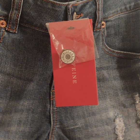 *SOLD* BNWT Jeans CutOffs Small - Picture 2 of 3